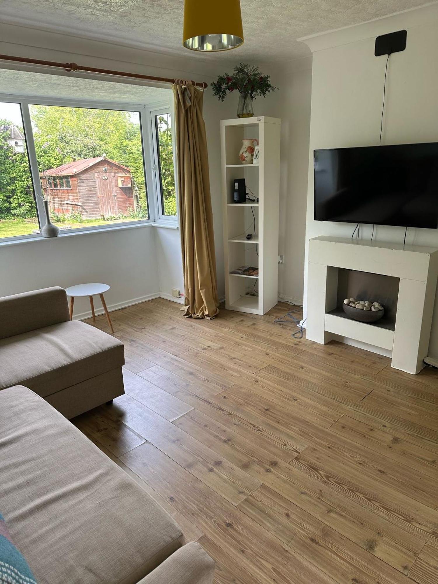 House Number 8 Sleeps Up To 6 People With Smart Tvs In Every Room Wellington  Exteriör bild
