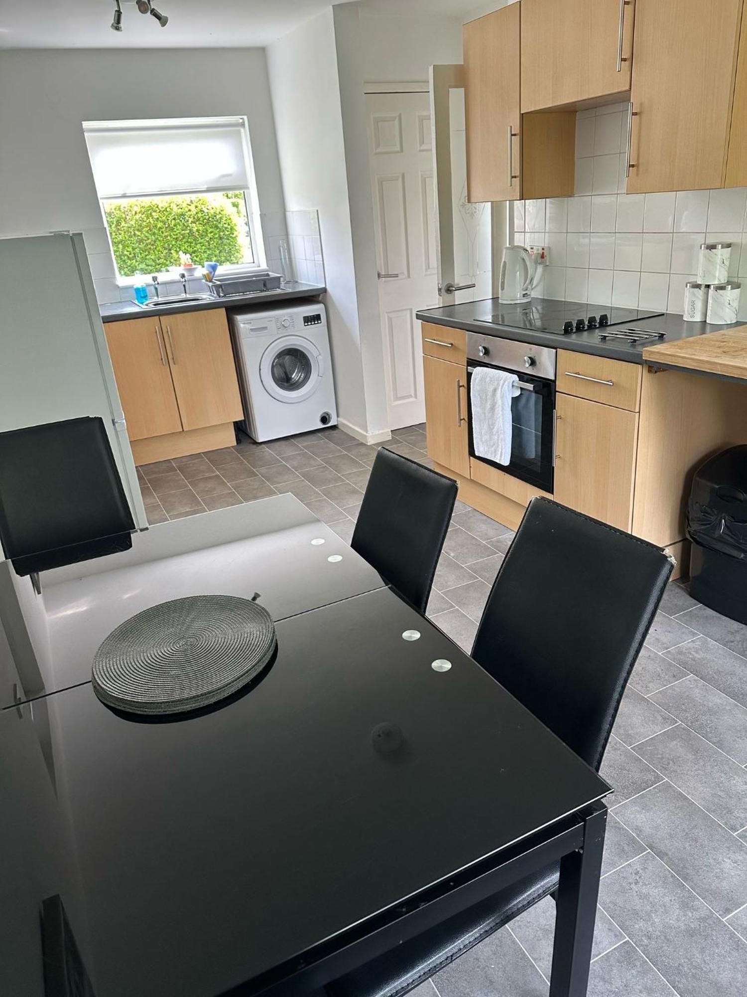 House Number 8 Sleeps Up To 6 People With Smart Tvs In Every Room Wellington  Exteriör bild